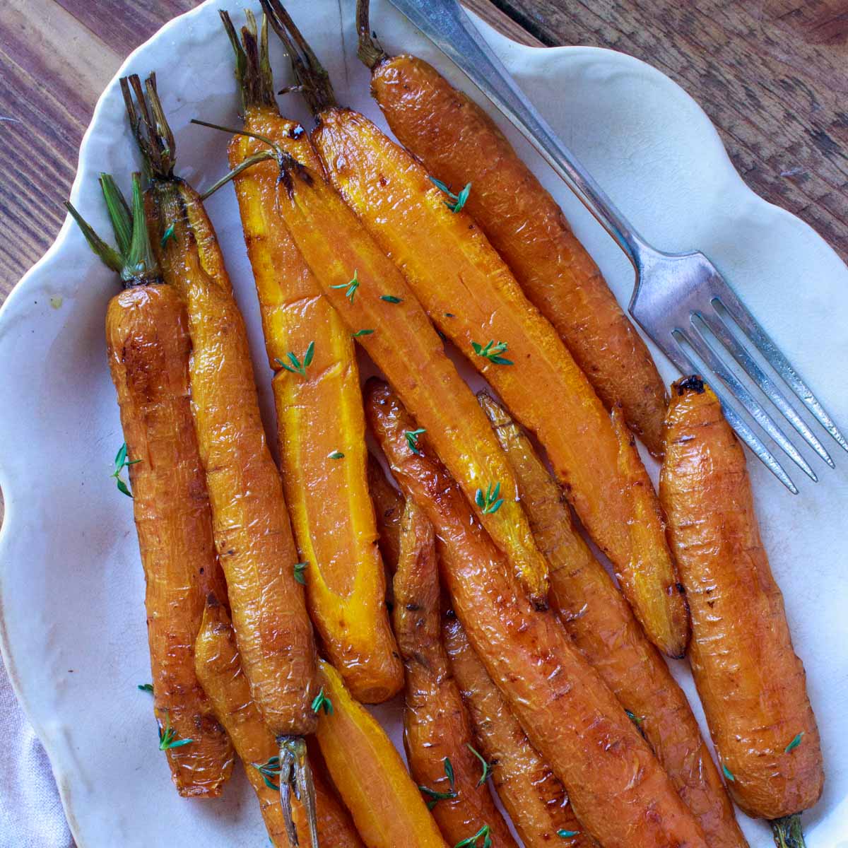 Rustic Honey-Roasted Carrots (with Thyme)