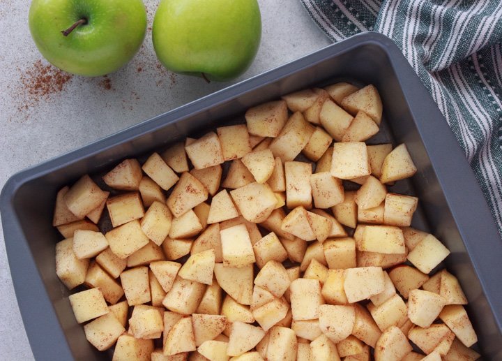 Preparing apple crisp - how to chop the apples