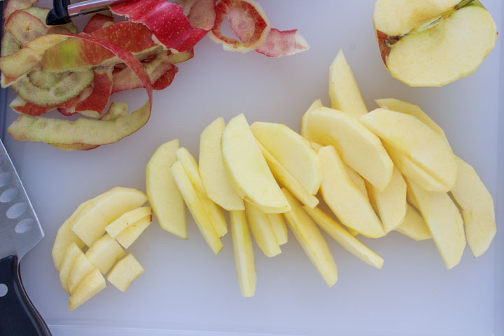 Cutting board with sliced apples for an apple galette