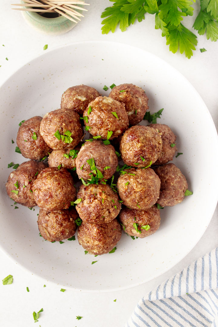 Freshly baked meatballs made with grass-fed ground beef. This is a meatballs recipe made without eggs.