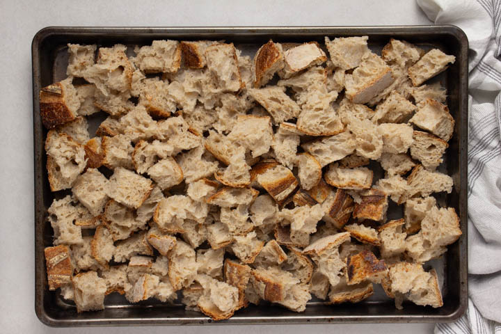 Drying out sourdough bread cubes for making dressing