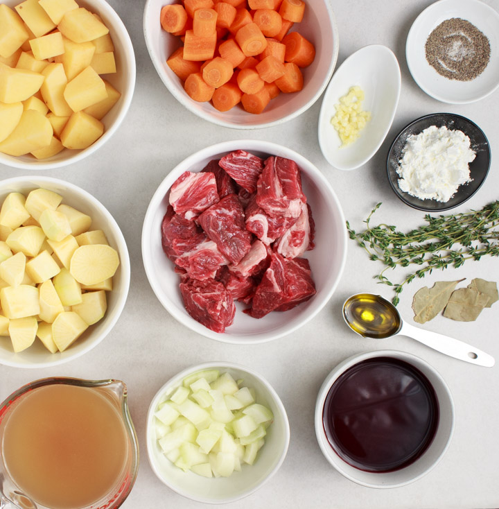 Ingredients to make beef stew with red wine